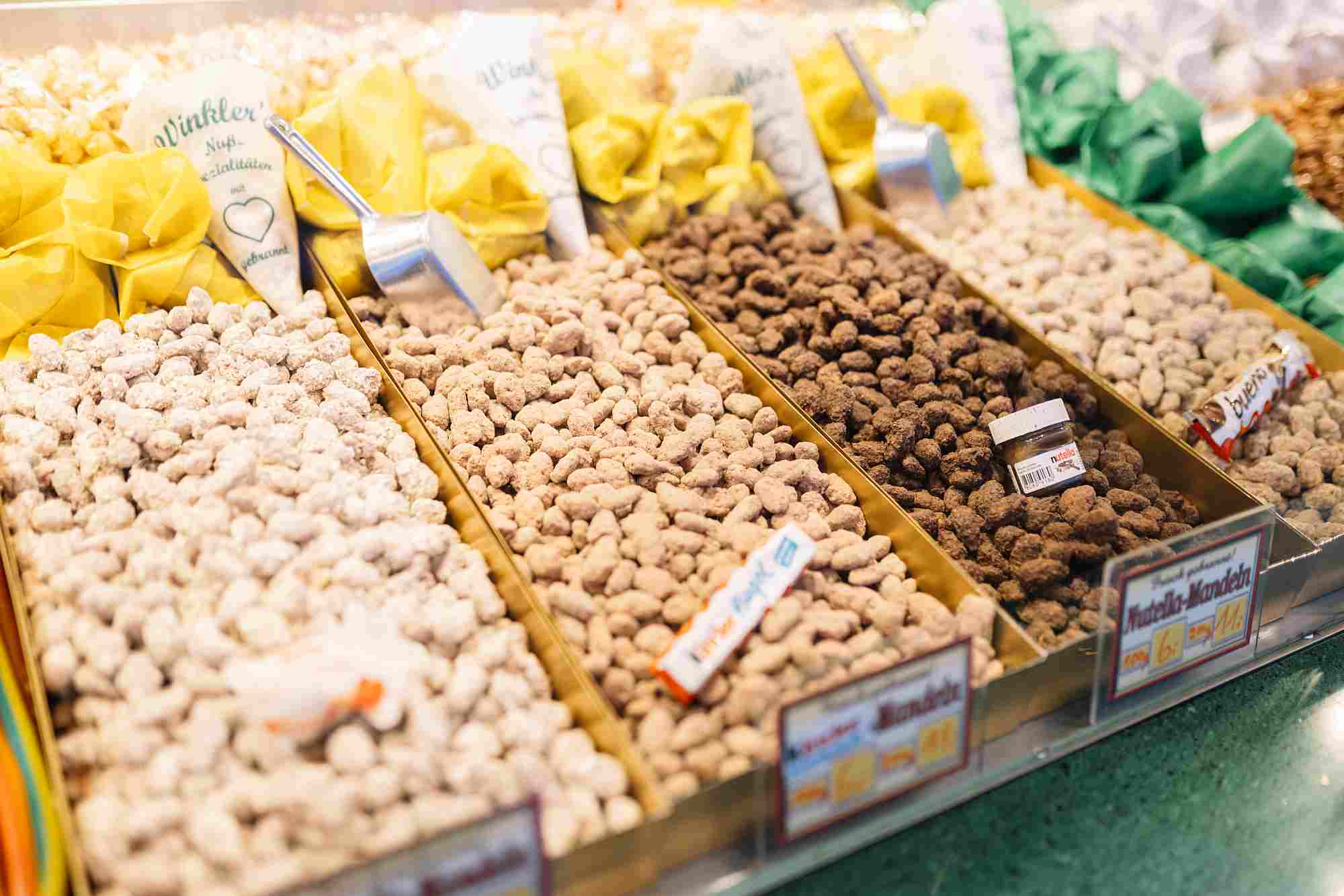 Schützenfest Hannover 2026 Theke eines Süßwarenhändlers